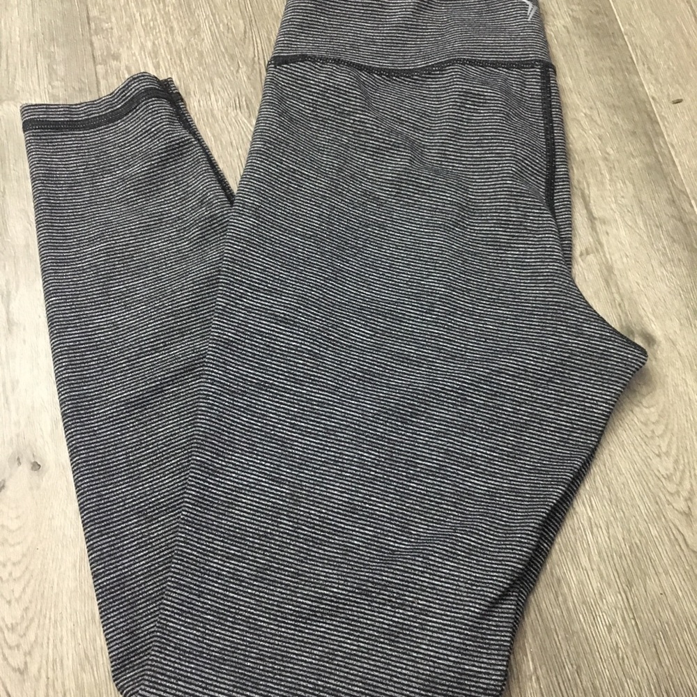 Old Navy active workout pants - size L